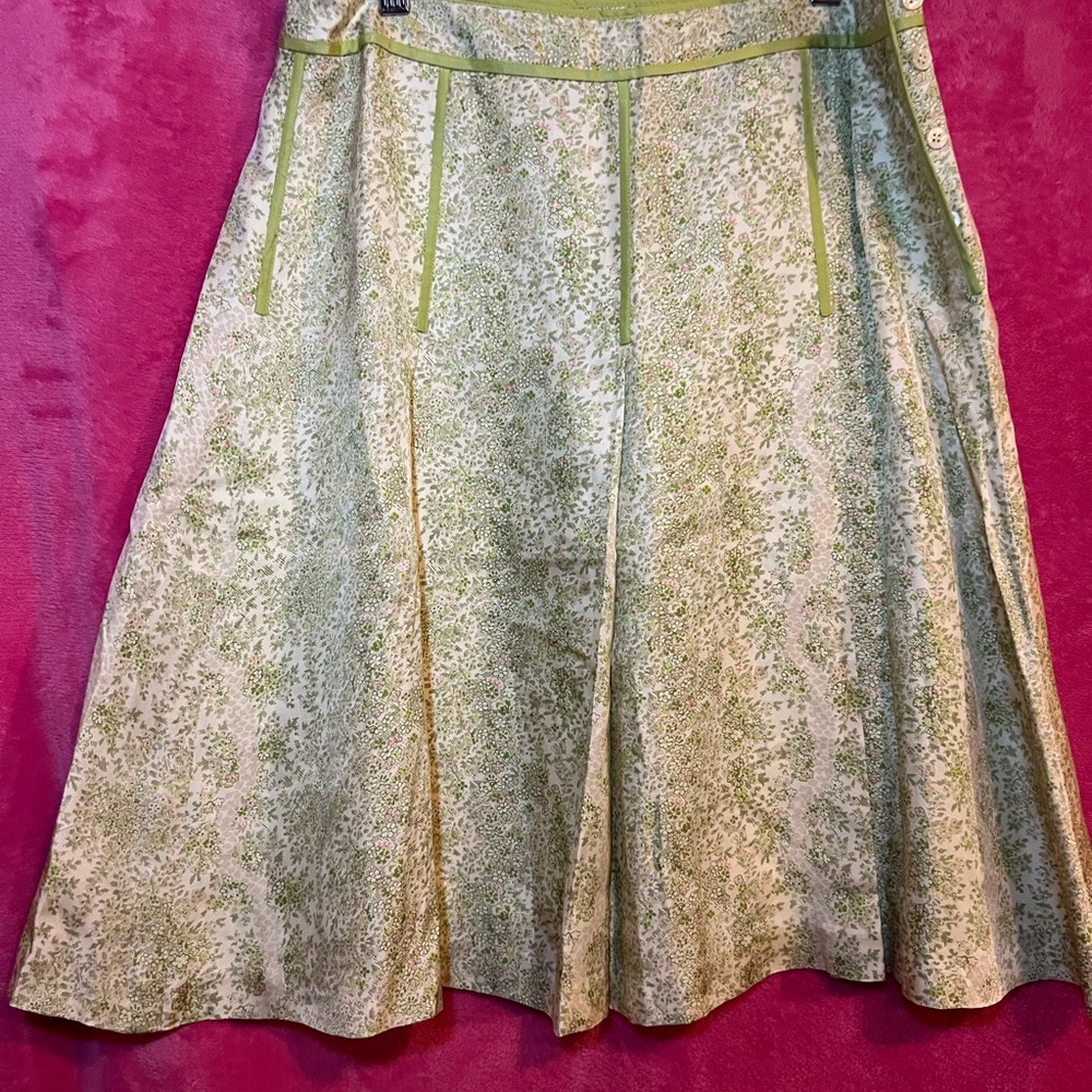 Ann Taylor Green and Cream Patterned A-Line 100% Silk Skirt